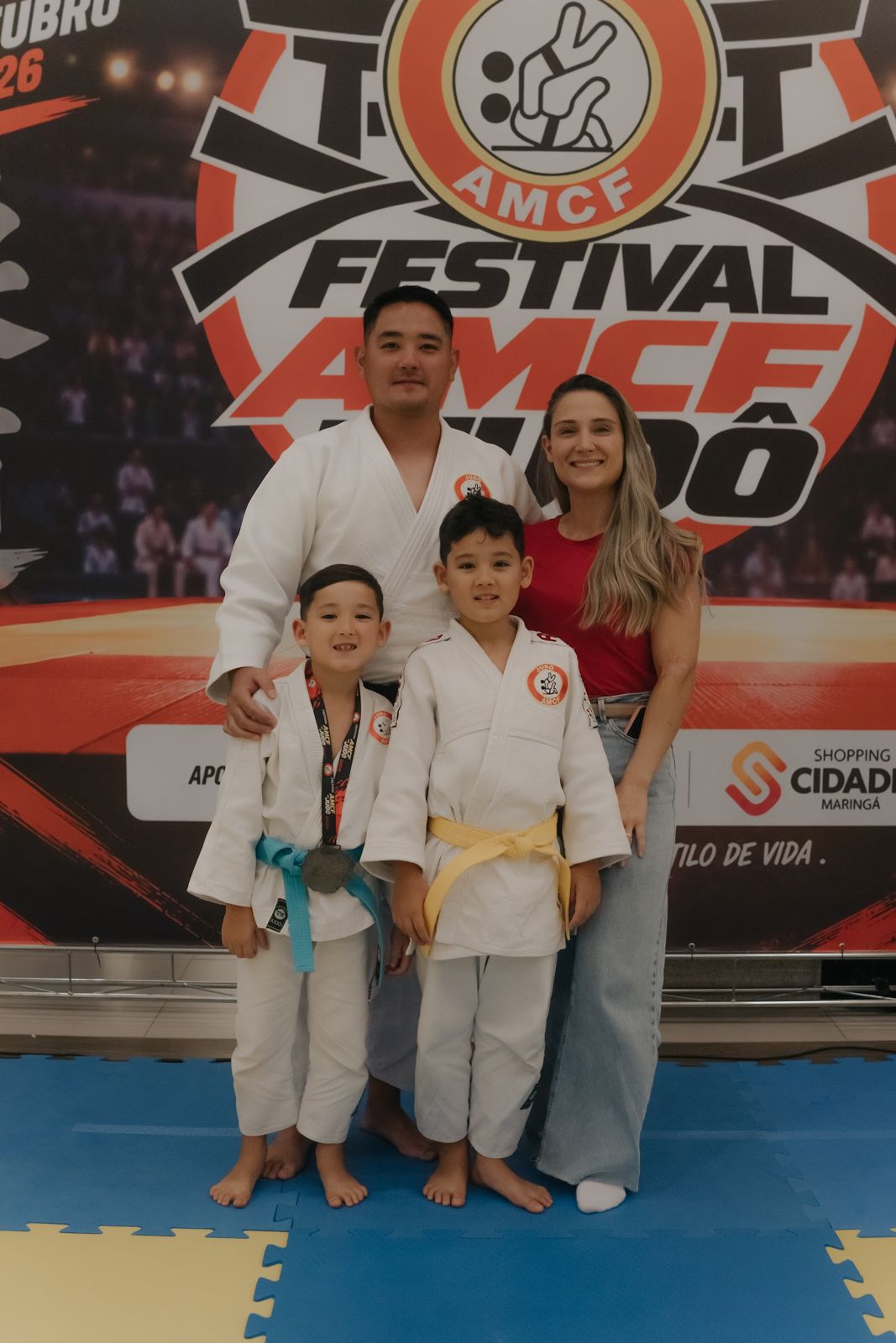 Crianças com medalha no Festival AMCF